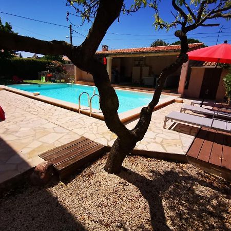 Gites Avec Grande Piscine Et Sa Terrasse Privative Bernis ภายนอก รูปภาพ
