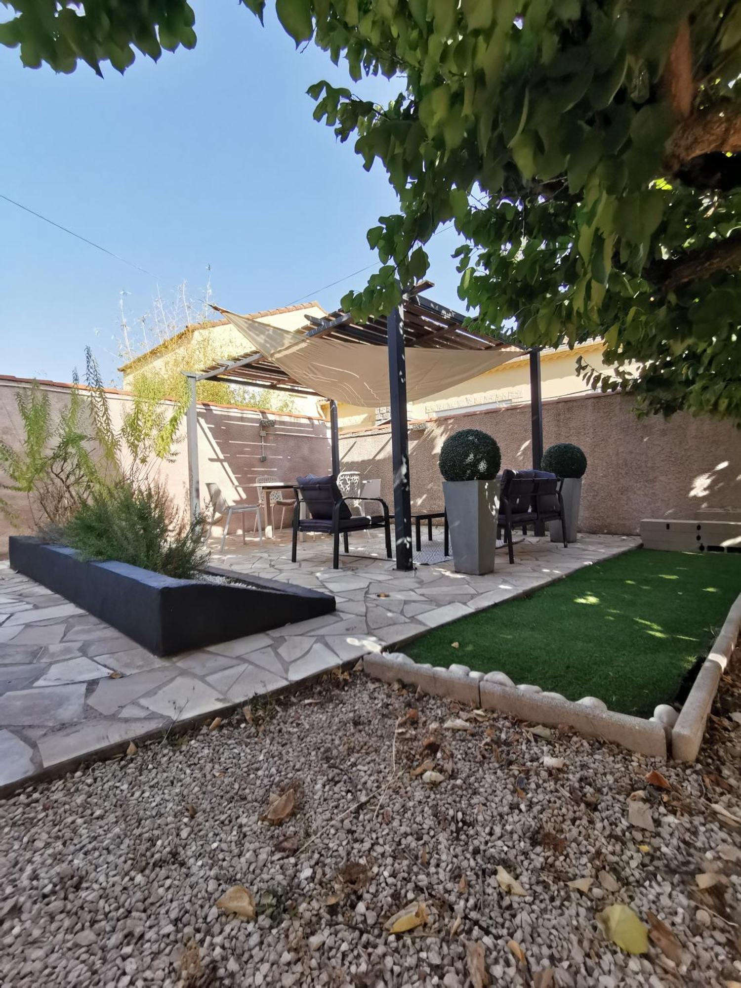 Gites Avec Grande Piscine Et Sa Terrasse Privative Bernis ภายนอก รูปภาพ