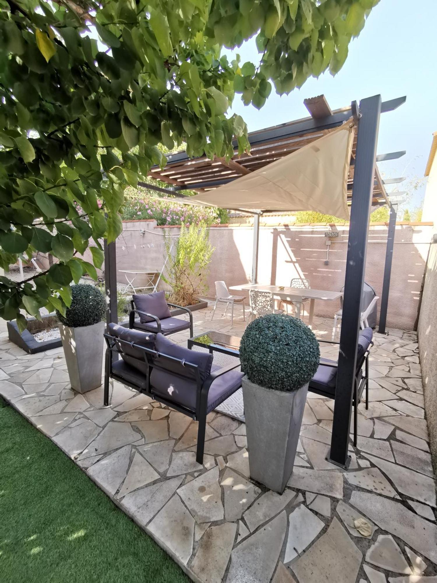 Gites Avec Grande Piscine Et Sa Terrasse Privative Bernis ภายนอก รูปภาพ